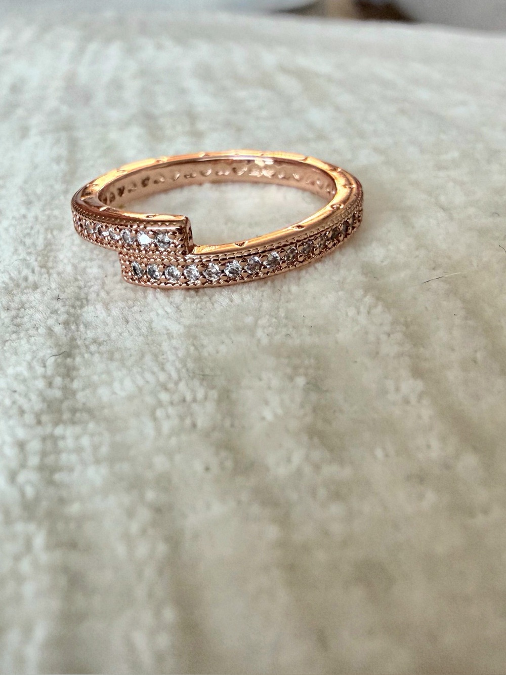 Pandora Sparkling Overlapping Ring 14k Rose Gold Plated Size 7.5